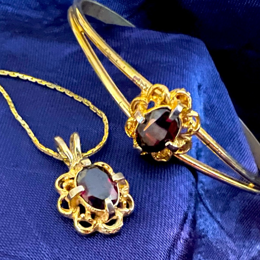 **Genuine Vintage** Beautiful Garnet Bracelet and Necklace Set